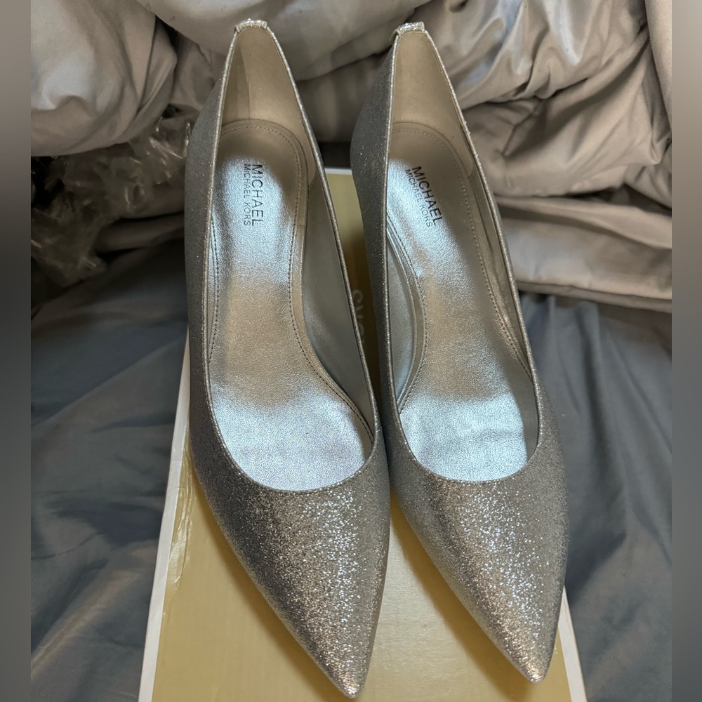 Michael Kors silver kitten pump